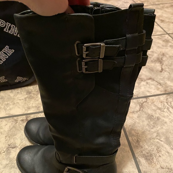 Black boots - Picture 3 of 3